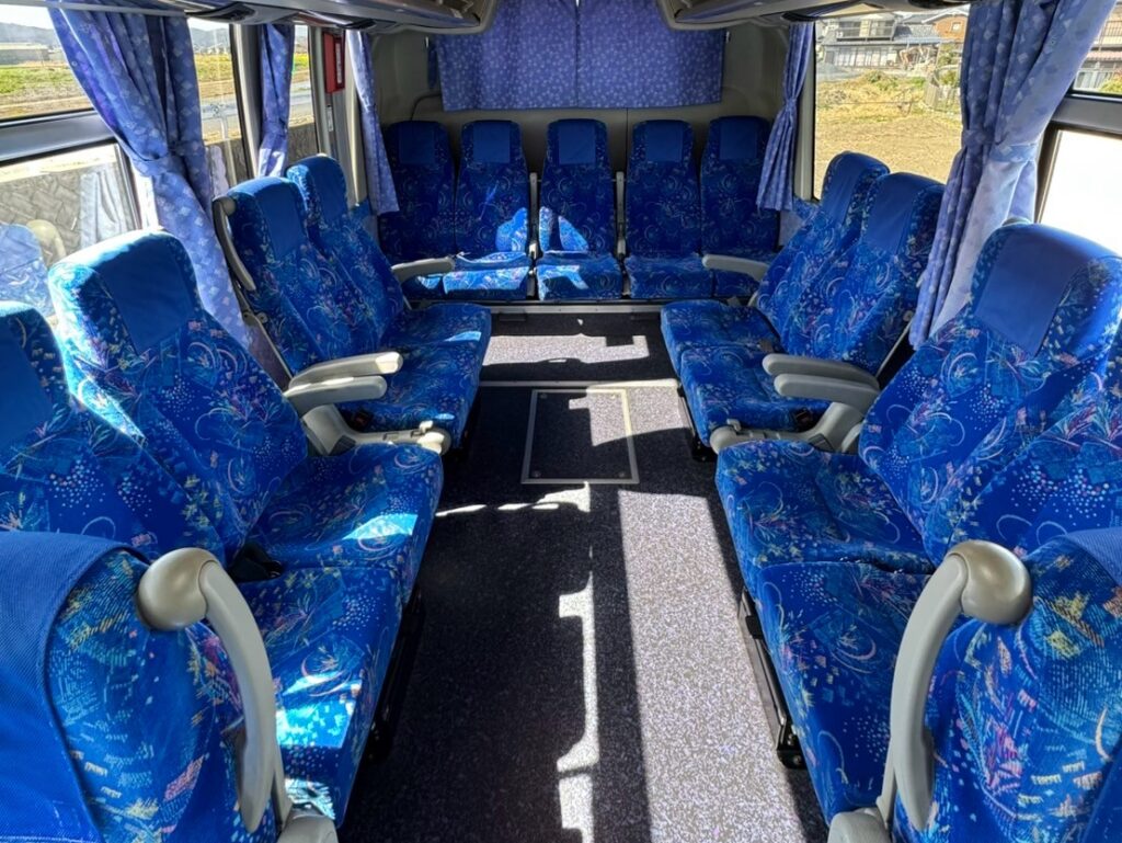 車両528